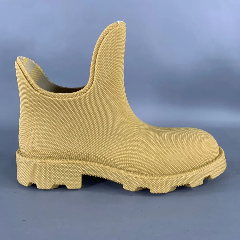 BURBERRY Size 10 Camel Pebble Grain Rubber Ankle Boots